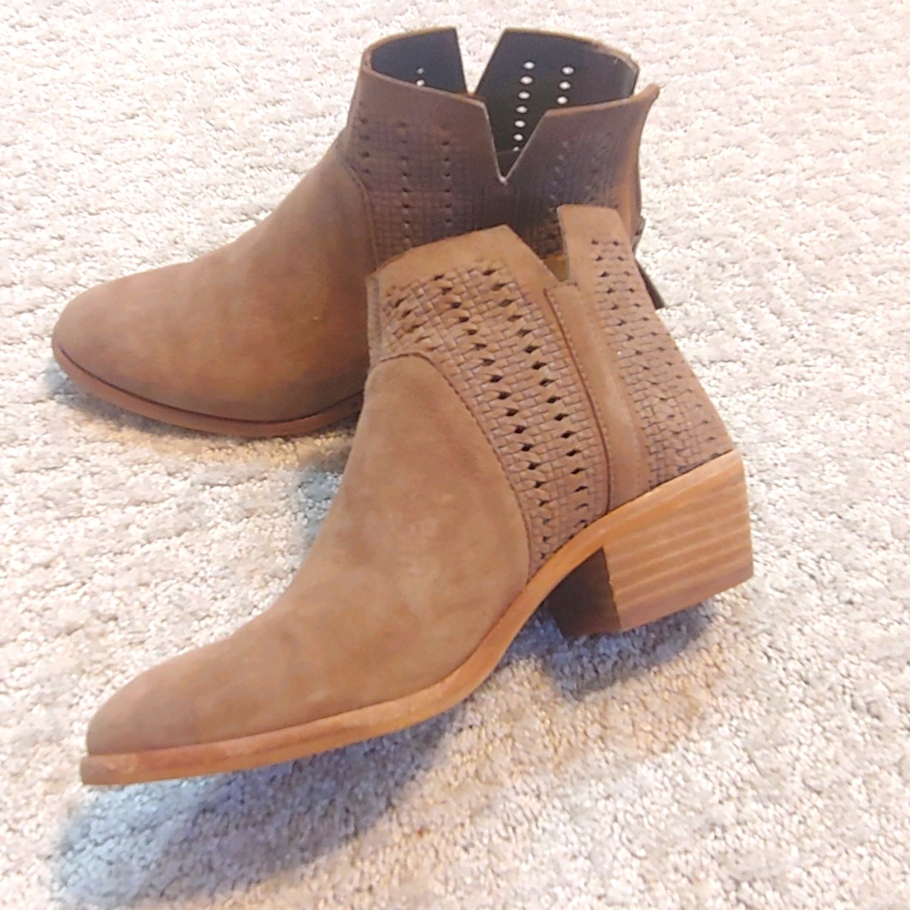 Vince Camuto low boots light brown/tan (worn once)